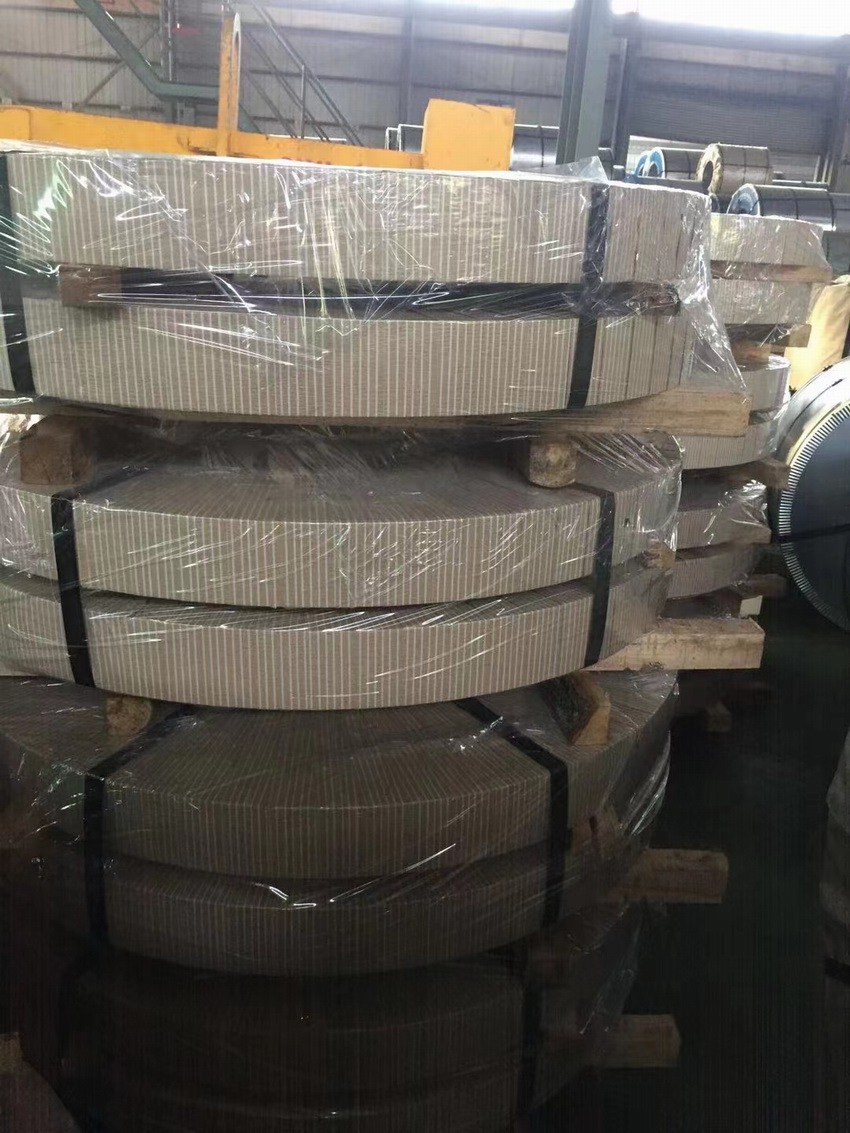 冷軋卷纏繞包裝加木架展示